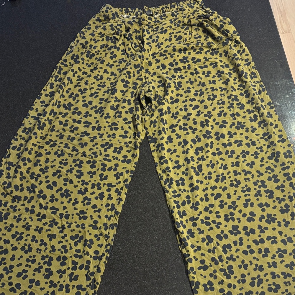 Stylish Women's Leopard Print Pants